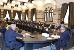 عقد مجلس الوزراء جلسته الأسبوعية في السرايا الحكومية برئاسة رئيس الحكومة نواف سلام، وحضور نائب رئيس الحكومة ووزراء عدد من الحقائب