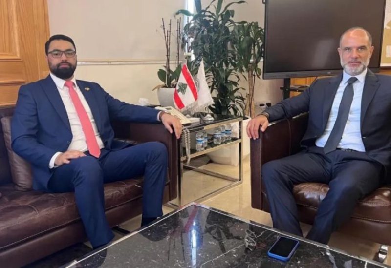 وزير الأشغال العامة والنقل فايز رسامني في مكتبهاجتماعاً مع القائم بأعمال السفارة السورية في لبنان إياد الهزاع