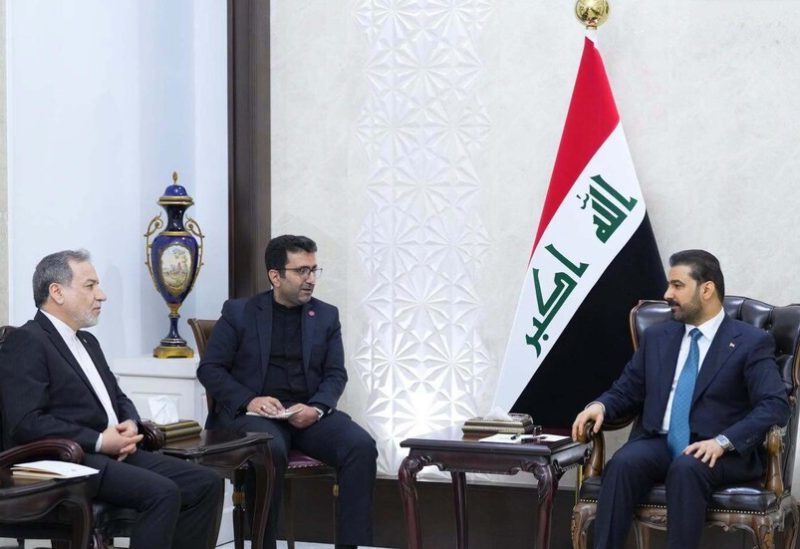 رئيس مجلس الوزراء العراقي علي فالح الزيدي مع وزير الخارجية الإيراني عباس عراقجي
