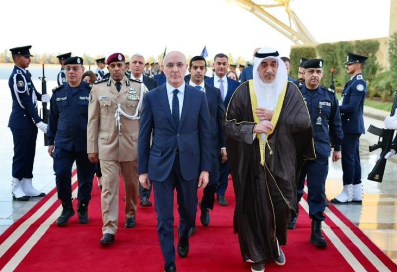 وزير الداخلية والبلديات أحمد الحجار والنائب الأول لرئيس مجلس الوزراء وزير الداخلية الشيخ فهد يوسف سعود الصباح