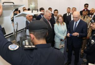 وزير الداخلية والبلديات أحمد الحجار في زيارة للإدارة العامة للجنسية ووثائق السفر الكويتية وقطاع الأمن الجنائي