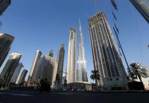 منظر عام لمنطقة وسط المدينة في دبي بصورة من أرشيف رويترز.