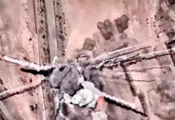 لقطة شاشة مأخوذة من مقطع فيديو نشره الجيش الإسرائيلي يقول إنه يُظهر ضربة على منظومة دفاع جوي في إيران في مكان غير معلوم. نُشر مقطع الفيديو في الثامن من يونيو حزيران 2026. (صورة من الجيش الإسرائيلي حصلت عليها رويترز من طرف ثالث. ملاحظات التحقق: لم تتمكن رويترز من التحقق من موقع الفيديو أو تاريخ تسجيله)