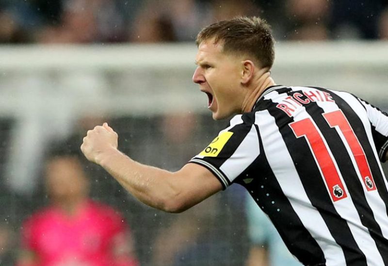 مات ريتشي، لاعب نيوكاسل يونايتد السابق، بتسجيل هدفا خلال مباراة في الدوري الإنجليزي الممتاز لكرة القدم في صورة من أرشيف رويترز.