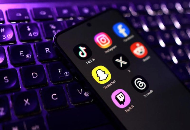 أيقونات تطبيقات تيك توك وإنستجرام وفيسبوك وسناب شات وإكس وريديت وتويتش وثريدز في صورة توضيحية التقطت يوم 15 يونيو حزيران 2026. تصوير: دادو روفيك - رويترز