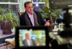 المفوض السامي الهندي في كندا دينيش باتنايك يتحدث خلال مقابلة أجريت معه في مقر إقامته في أوتاوا بأونتاريو يوم 24 يناير كانون الثاني 2026. تصوير: كياو سو أو - رويترز