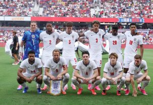 لاعبو منتخب إنجلترا يقفون لإلتقاط صورة قبل مباراة في أورلاندو بولاية فلوريدا الأمريكية يوم 10 يونيو حزيران 2026. تصوير: ناثان راي سيبك إيماجن إميدجيز الشريكة لرويترز