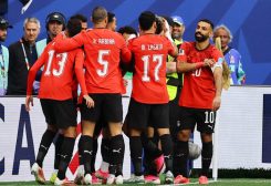 لاعب كرة القدم المصري محمود صابر يحتفل مع زملائه في المنتخب بتسجيل الهدف الأول في شباك إيران في مباراة الفريقين في دور المجموعات بكأس العالم يوم السبت 27 يونيو حزيران 2026. تصوير: دانييل كول - رويترز