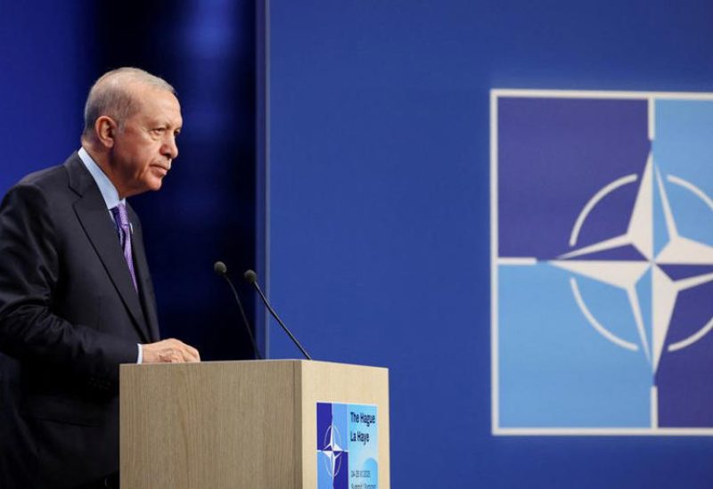 الرئيس التركي رجب طيب أردوغان خلال مؤتمر صحفي في قمة لحلف شمال الأطلسي في هولندا بصورة من أرشيف رويترز.