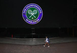 شعار بطولة ويمبلدون للتنس في لندن يوم 29 يونيو حزيران 2026. تصوير: ماركو ديوريتا - رويترز