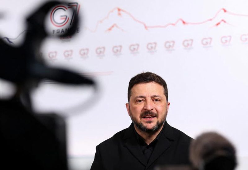 الرئيس الأوكراني فولوديمير زيلينسكي يتحدث خلال مقابلة مع رويترز في إيفيان-ليه. بان بفرنسا يوم 16 يونيو حزيران 2026. تصوير: دينيس باليبوس - رويترز