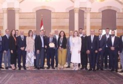 رئيس الحكومة نواف سلام خلال لقائه وفد منظمة Young Presidents’ Organization في السراي الحكومي