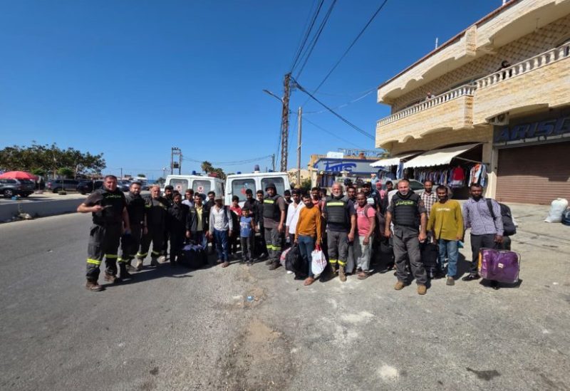 الدفاع المدني يجلي 80 لبنانيا وسوريا وبنغلاديشيا من عبا وحبوش والكفور إلى منطقة صيدا