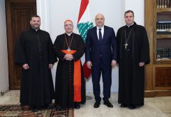 رئيس الجمهورية العماد جوزاف عون مع رئيس أساقفة مونتيفيديو في الاوروغواي الكاردينال Daniel Fernando Sturla
