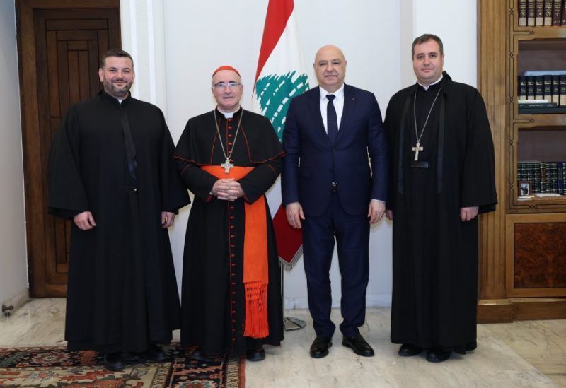 رئيس الجمهورية العماد جوزاف عون مع رئيس أساقفة مونتيفيديو في الاوروغواي الكاردينال Daniel Fernando Sturla