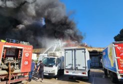 عناصر الدفاع المدني تعمل على اخماد حريق في الدكوانة