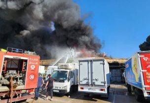 عناصر الدفاع المدني تعمل على اخماد حريق في الدكوانة