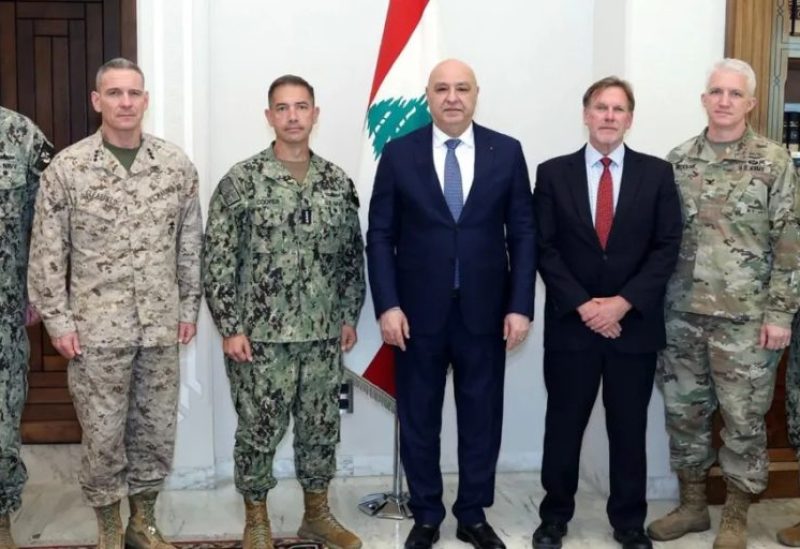 الرئيس جوزف عون مستقبلاً قائد المنطقة الوسطى في الجيش الأميركي الادميرال براد كوبر والوفد المرافق.