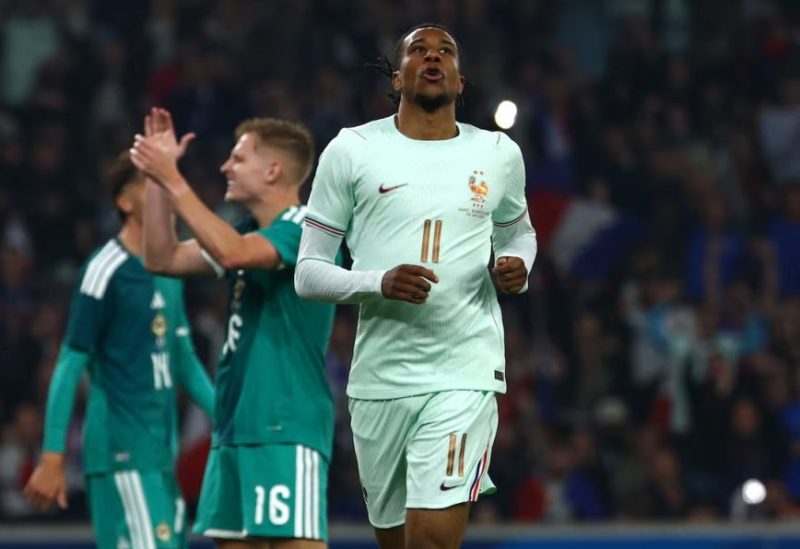 مايكل أوليسه لاعب المنتخب الفرنسي يحتفل بتسجيله الهدف الثاني خلال مباراة ودية دولية أمام منتخب أيرلندا الشمالية في ليل بفرنسا يوم 8 يونيو حزيران 2026. رويترز