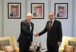 وزير الخارجية والمغتربين يوسف رجي نائب رئيس الوزراء ووزير الخارجية الأردني أيمن الصفدي.