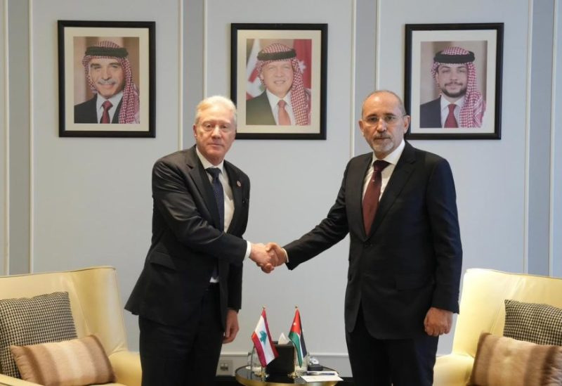 وزير الخارجية والمغتربين يوسف رجي نائب رئيس الوزراء ووزير الخارجية الأردني أيمن الصفدي.