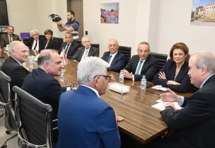 وزير المالية ياسين جابر مع وفد من جمعية المصارف برئاسة سليم صفير