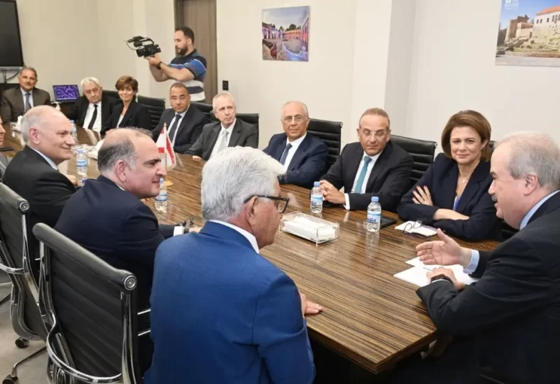 وزير المالية ياسين جابر مع وفد من جمعية المصارف برئاسة سليم صفير