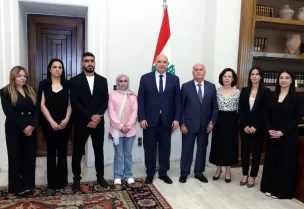 الرئيس عون خلال استقباله وفداً يضم ممثلين عن أهالي شهداء الجيش اللبناني الذين سقطوا في أحداث عبرا