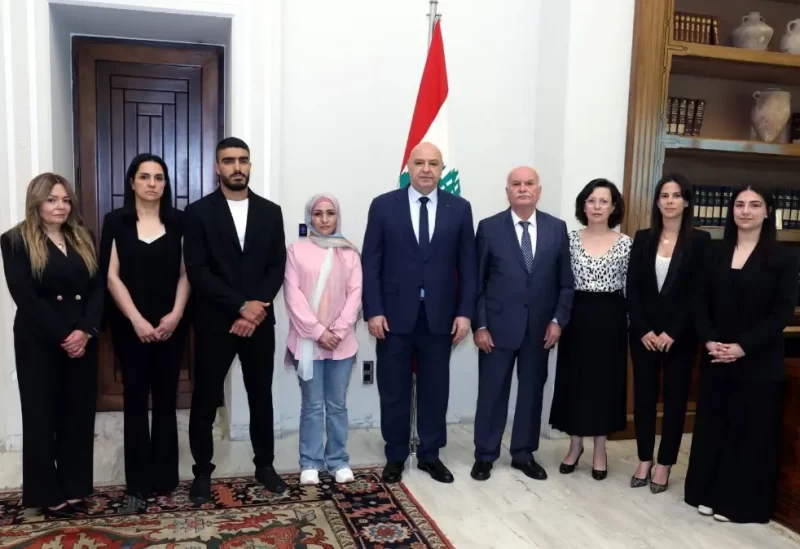الرئيس عون خلال استقباله وفداً يضم ممثلين عن أهالي شهداء الجيش اللبناني الذين سقطوا في أحداث عبرا