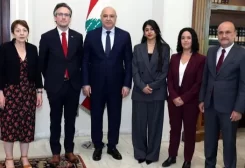 رئيس الجمهورية اللبنانية جوزاف عون، خلال استقباله وفداً من النواب في البرلمانين الفرنسي والأوروبي في قصر بعبدا