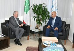 وزير المالية ياسين جابر مع المدير العام للدفاع المدني العميد عماد خريش
