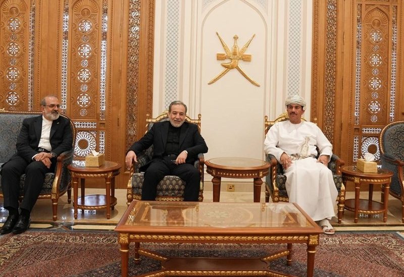 وزير الخارجية الإيراني عباس عراقجي ونظيره العماني بدر البوسعيدي