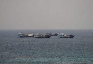 سفن في مضيق هرمز. رويترز