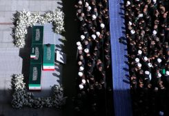 مسؤولون إيرانيون يشاركون في مراسم وداع المرشد الايراني الراحل علي خامنئي، في مصلى الإمام الخميني الكبير، في طهران، إيران