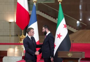 الرئيس الفرنسي إيمانويل ماكرون مع نظيره السوري أحمد الشرع