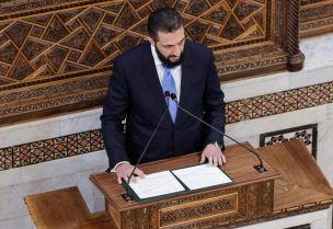 الرئيس السوري أحمد الشرع خلال أول جلسة لمجلس الشعب السوري
