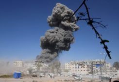 الدخان يتصاعد عقب غارة إسرائيلية على مصنع للمعادن في مدينة غزة، 12 يوليو 2026. رويترز