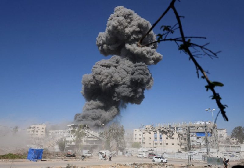 الدخان يتصاعد عقب غارة إسرائيلية على مصنع للمعادن في مدينة غزة، 12 يوليو 2026. رويترز