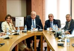 لجنة البيئة النيابية برئاسة النائب غياث يزبك وحضور النواب الأعضاء ووزيرة البيئة تمارا الزين ومحافظ بيروت القاضي مروان عبود
