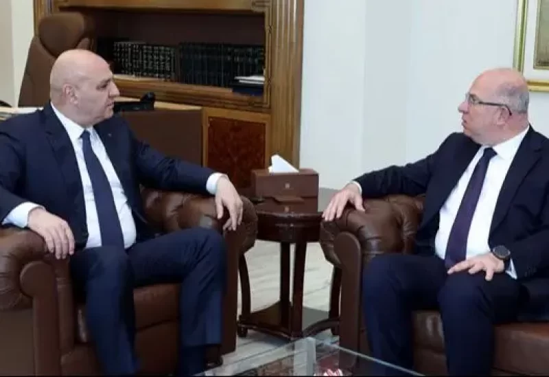 رئيس الجمهورية جوزاف عون مع وزير العمل محمد حيدر