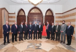 وزير الداخلية والبلديات أحمد الحجار وفداً من الجامعة اللبنانية الثقافية في العالم برئاسة فارس وهبة، بحضور المدير التنفيذي لـ"ملتقى التأثير المدني" زياد الصائغ