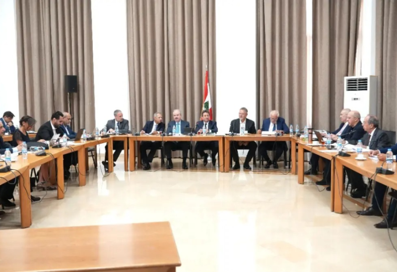 لجنة المال و الموازنة برئاسة لجنة المال والموازنة النائب إبراهيم كنعان بحضور وزير المال ياسين جابر ووزير العدل عادل نصار