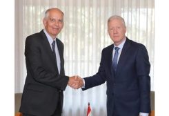وزير الخارجية والمغتربين يوسف رجي مع سفير فرنسا هيرفيه ماغرو