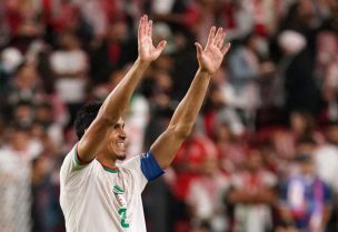 عيسى ماندي مدافع المنتخب الجزائري يحتفل بعد الفوز بالمباراه أمام منتخب الأردن في دور المجموعات بكأس العالم 2026 بكاليفورنيا يوم 22 يونيو حزيران 2026. تصوير: ديفيد جونزاليس - رويترز