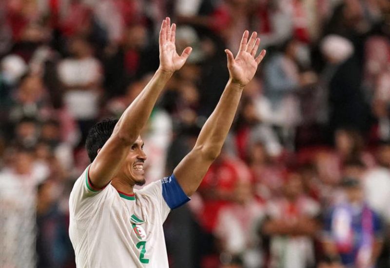 عيسى ماندي مدافع المنتخب الجزائري يحتفل بعد الفوز بالمباراه أمام منتخب الأردن في دور المجموعات بكأس العالم 2026 بكاليفورنيا يوم 22 يونيو حزيران 2026. تصوير: ديفيد جونزاليس - رويترز