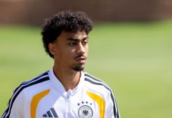 المدافع الألماني ناثانيال براون خلال تدريبات المنتخب في كأس العالم 2026