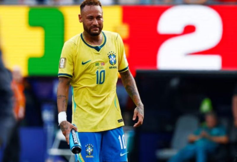 نيمار، لاعب البرازيل، يبكي بعد خسارة البرازيل أمام النرويج في دور16 من كأس العالم لكرة القدم