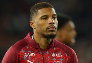 المدافع السويسري أوريل أميندا من أينتراخت فرانكفورت خلال مباراة ودية مع منتخب ألمانيا أقيمت في 27 مارس آذار 2026. تصوير: دنيس باليبوس - رويترز