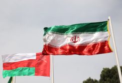 [1/2]علما إيران وعمان يرفرفان في صورة من أرشيف رويترز.