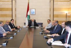 رئيس مجلس الوزراء نواف سلام خلال اجتماعه مع النواب، الذين تقدموا باقتراح قانون العفو